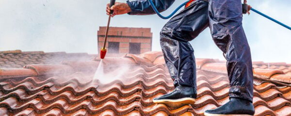 entretenez-votre-toiture-avec-des-produits-sans-javel-et-hydrofuges-pour-une-protection-durable